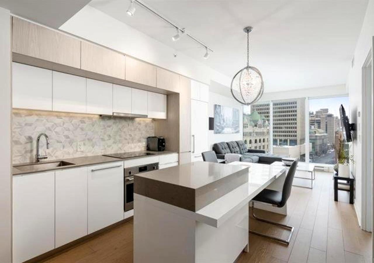Spectacular Skyline Views - Downtown Montreal - Luxury Condo & Penthouse Room photo