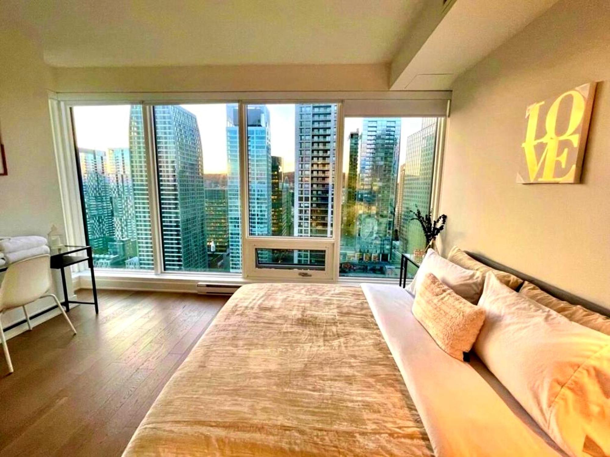 Spectacular Skyline Views - Downtown Montreal - Luxury Condo & Penthouse Exterior photo